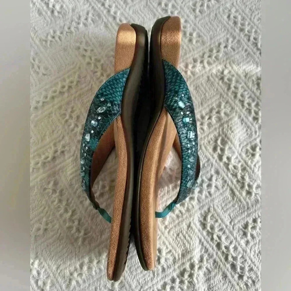 Vionic Women Lucia Toe Post Thong Snake Print Leather Rhinestone Sandal Size 10 - Picture 6 of 7